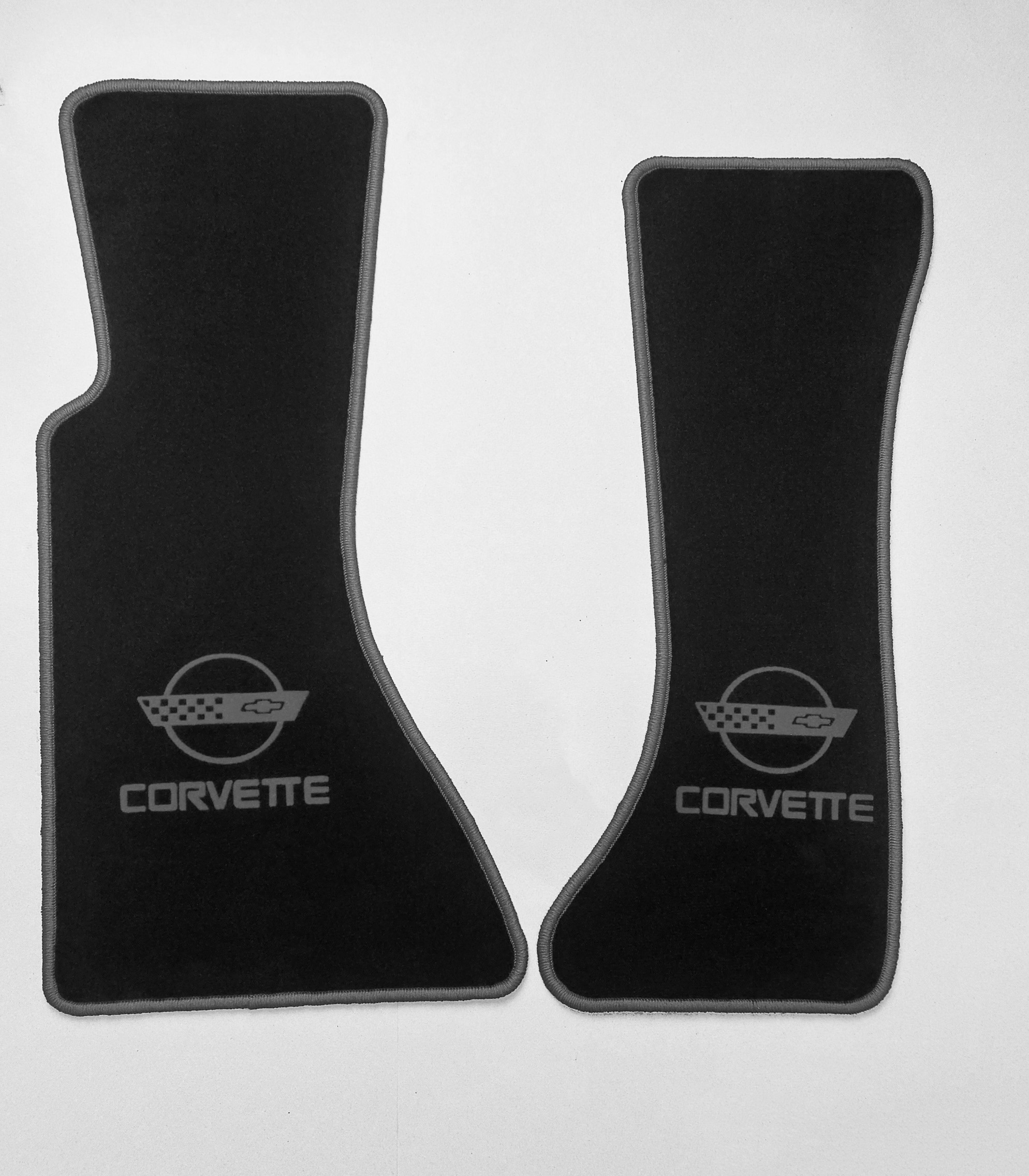 Fussmatten Corvette_C4_Logo 1 Fussmatten für die Corvette C4 mit dunkelgrauem Rand und Logo