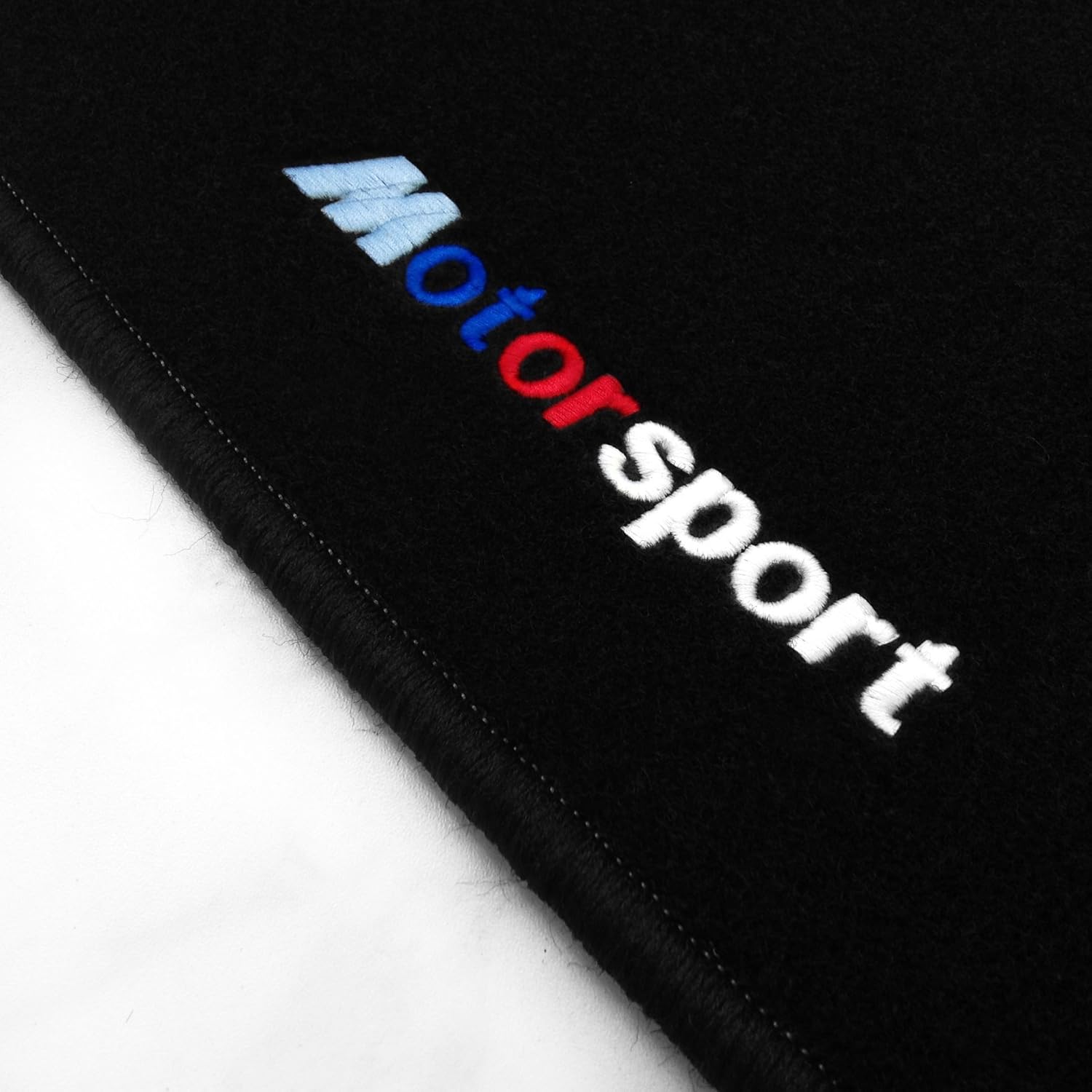 Detail Fussmatten mit M Motorsport stick Detail aufnahme eines M Motorsport Logos.